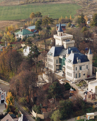 Почему никто не покупает замок Пугачевой и Галкина*: мнение эксперта