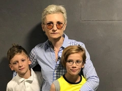 «Материнский инстинкт во мне родился спонтанно»: мама двойняшек Диана Арбенина рассказала, как задумалась о детях