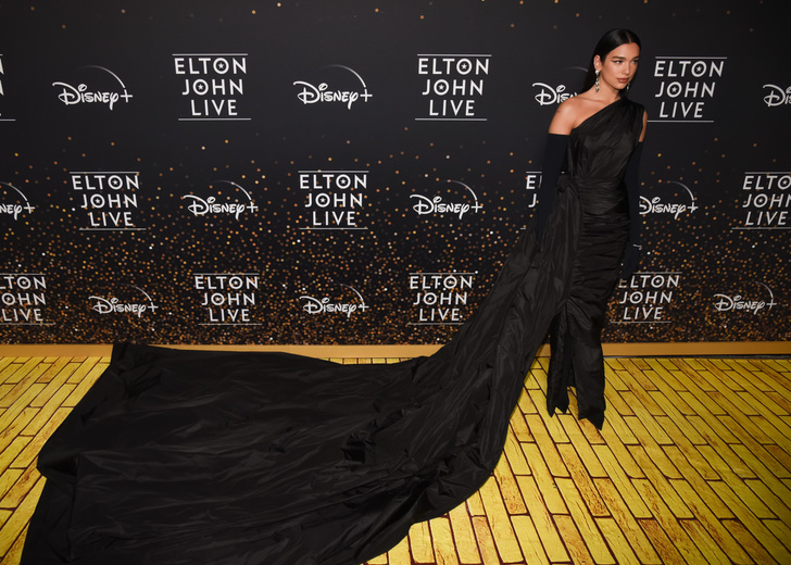 Черная королева: Дуа Липа в платье с двухметровым шлейфом и огромных бриллиантах