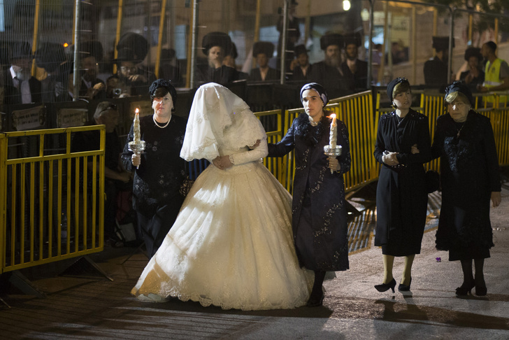 Еврейские свадьбы сегодня: бреют ли невесте голову и торгуются ли за нее родители?