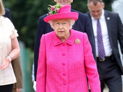 СМИ: Елизавета II регулярно навещает Сассексов во Фрогмор-хаусе, чтобы сплотить семью