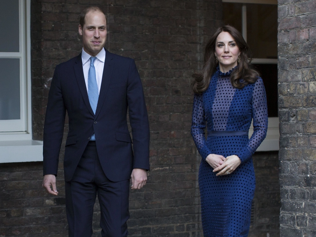 Принц Уильям и герцогиня Кэтрин перед приемом в Кенсингтонском дворце, 6 апреля 2016 | marieclaire.ru