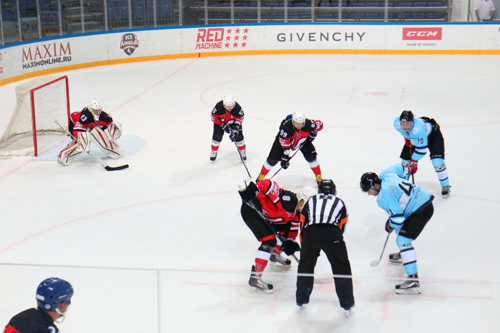 Песнь льда и клюшек: в Москве прошел девятый хоккейный турнир на кубок MAXIM