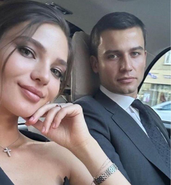 Алеся Кафельникова выставила маму обманщицей после слов о ее муже: «Мы тебя любим и очень беспокоимся»