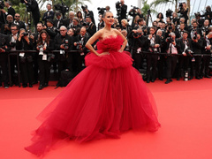 Виктория Боня в припадке красоты и огненно-красном платье приехала на премьеру «Индианы Джонса» в Каннах