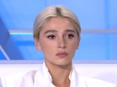 Настя Ивлеева пришла на пресс-конференцию Дмитрия Медведева