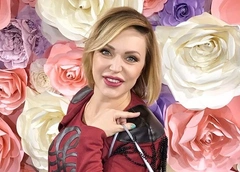 Алла Довлатова произвела фурор снимком в бикини после родов