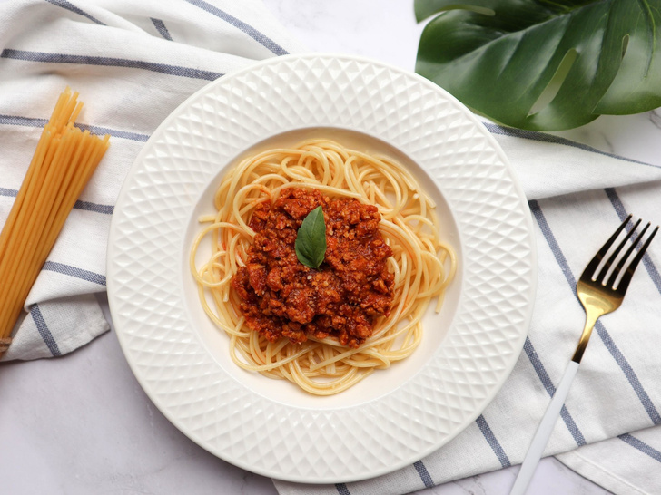 Как приготовить Спагетти болоньезе с фаршем просто рецепт пошаговый
