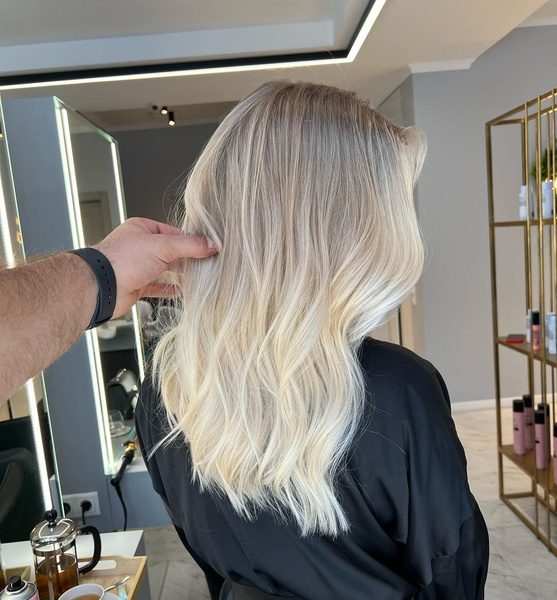 Самый модный цвет волос на лето 2022: кому идет платиновый блонд