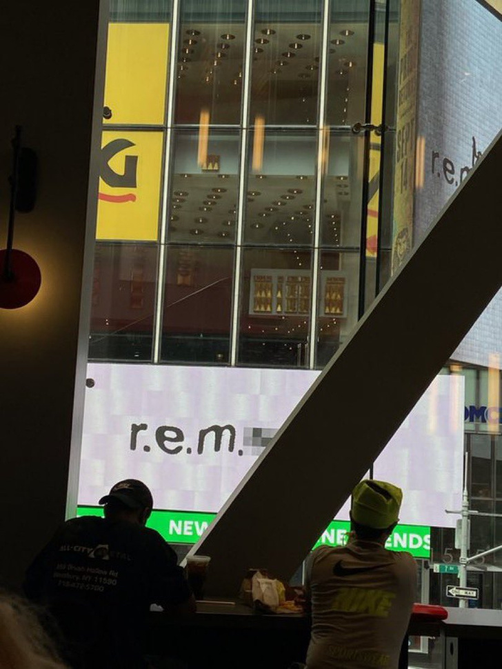 R.E.M. Beauty: Ариана Гранде запускает собственный бренд косметики?