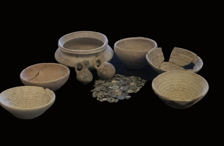 В Израиле полицейские нашли чаши с заклинаниями на вавилонско-арамейском