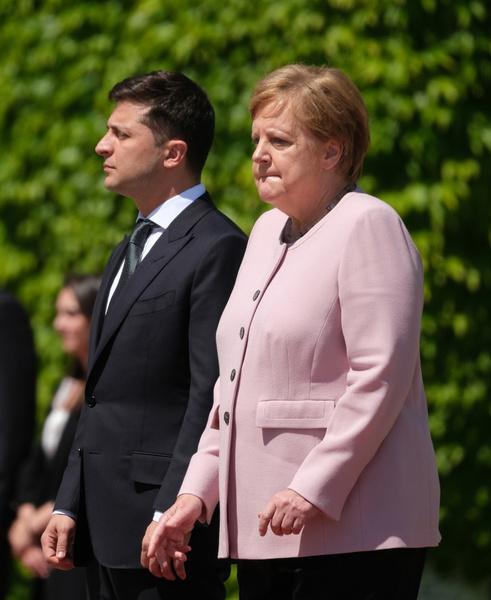 До дрожи: у Ангелы Меркель случился приступ во время встречи с Владимиром Зеленским