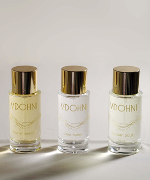 Аромат с запахом «русской души», «луны» и «радуги»: что нужно знать о новом парфюмерном бренде VDOHNI