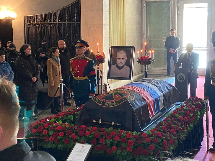Навального хоронили в закрытом гробу. Похороны военнослужащего.