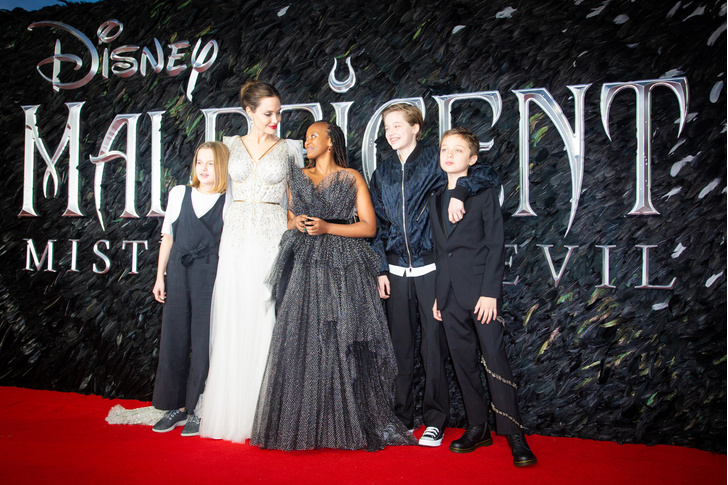 Практически на всех премьерах фильма «Малефисента: Владычица тьмы» Анджелина появлялась с детьми
