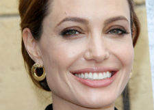 Анджелина Джоли откроет школу для девочек на свои средства