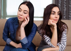 Нож в спину: 4 типа подруг, которые способны увести у вас мужчину — есть ли такие в вашем окружении?