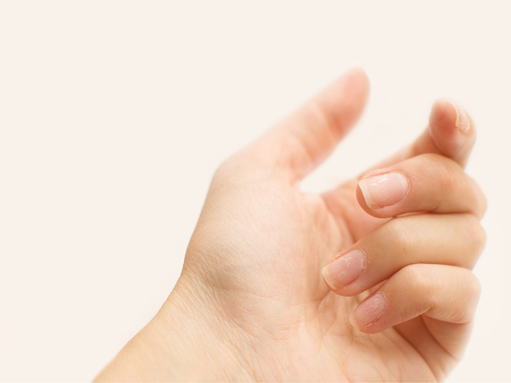Совершала каждая: 6 вредных привычек, которые портят ногти (и как от них избавиться)