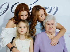 МакSим устроила сюрприз и собрала всех родных на 90-летие бабушки — фото