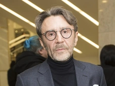 Сергей Шнуров требует 42 миллиона с бывших компаньонов, с которыми производил коноплю