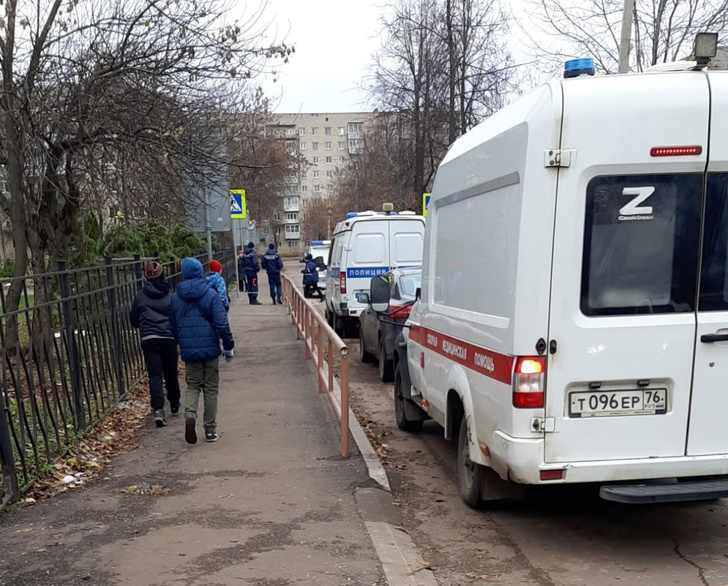 Завуч закрыла своим телом секретаря школы в Рыбинске, когда на нее напал мужчина