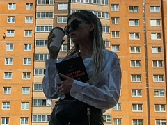 Шутка стала мечтой: девушка сменила фамилию на Добрый Вечер