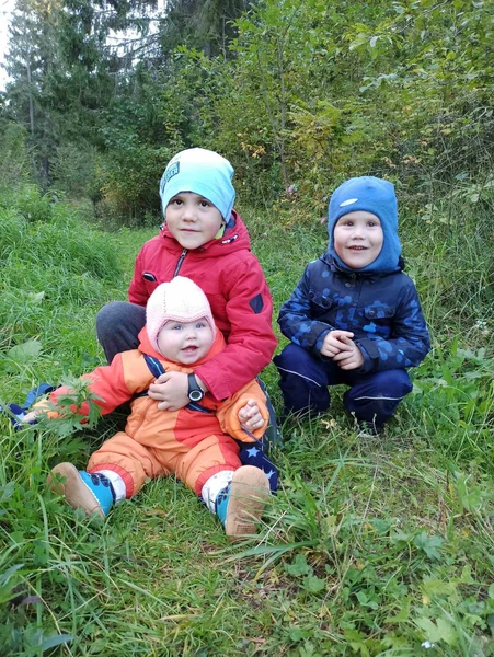 Детский фотоконкурс «Готовимся к осени»: голосуем за лучшие кадры