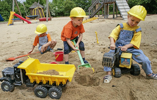 Испытание песочницей: что делать, если у ребенка отнимают игрушки