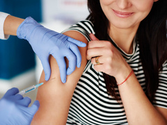 Где привиться западными вакцинами: 8 стран, где это сделать проще всего