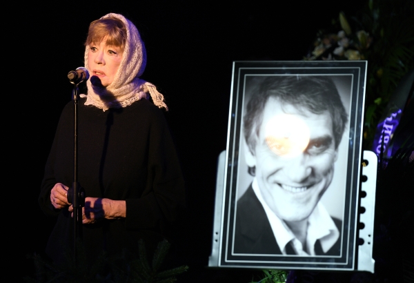 «Спасибо тебе!»: Вера Алентова произнесла прощальную речь у гроба Валерия Гаркалина