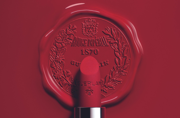 Красный — хит сезона: как Guerlain вдохновили девушек красить губы красной помадой