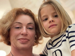 Битва бабушек: мама Шишковой больно уколола Симону Юнусову — она все время снимает внучку для соцсетей