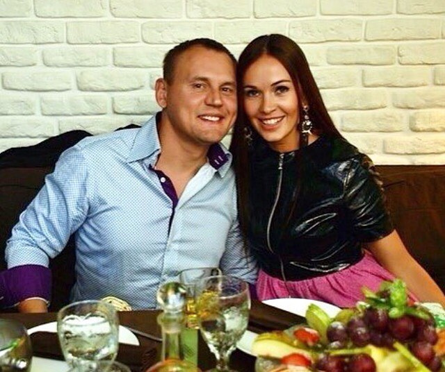Степан меньщиков с женой фото