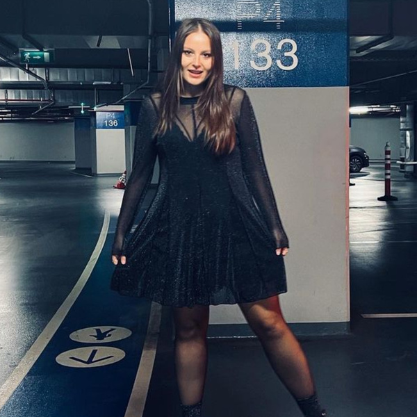 #xlove: актриса из «Постучись в мою дверь» показала, как носить полупрозрачное платье на Новый год 2023 девушкам plus size