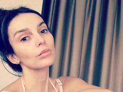 «Операций не делаю!»: Зимина гневно ответила хейтерам, критикующим ее внешность