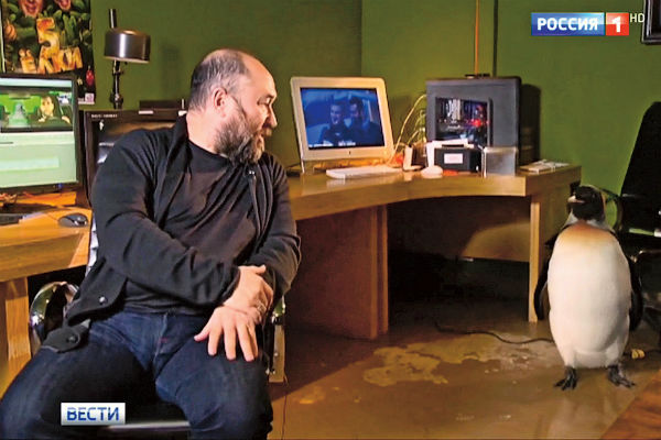 Перед премьерой запустили серию промовидео с Палычем: вместе с Бекмамбетовым пингвин снялся в программе «Вести»