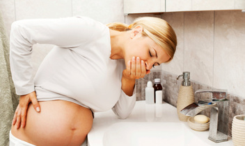 Токсикоз во время беременности: причины, симптомы и способы устранения