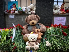 Леденящие подробности расстрела в казанской школе: «Слышишь, как стреляют в дверь, чтобы всех пустить на мясо»
