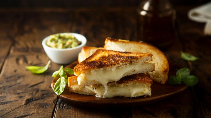 Американская классика: готовим идеальный сэндвич с тающим сыром на гриле