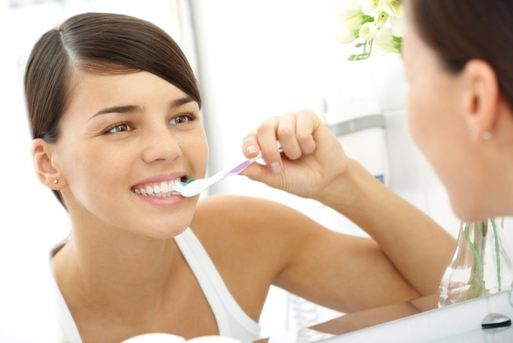 Правильно чистить зубы
