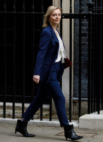 Британская икона: как одевается Лиз Трасс — самый стильный премьер-министр Великобритании