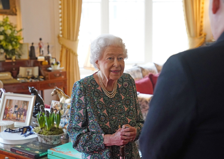 У 95-летней Елизаветы II отказывают ноги