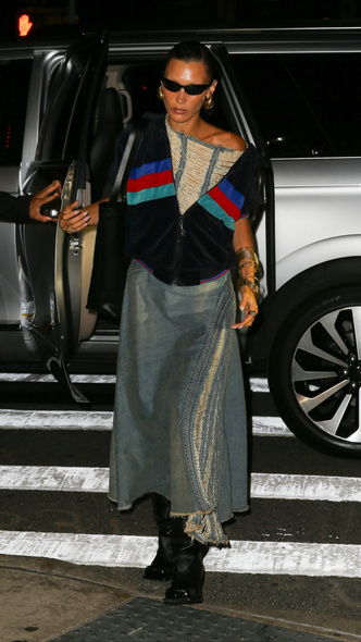 Белла Хадид в самой модной юбке этой осени в Нью-Йорке