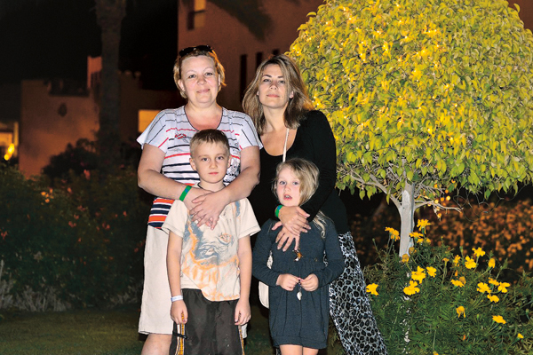 Екатерина с мамой и детьми на отдыхе в Египте, 2013 год