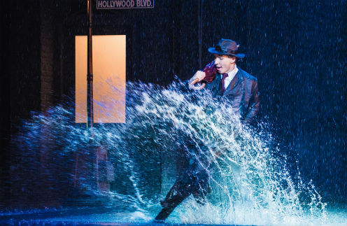 Выиграй билеты на мюзикл «Поющие под дождем»