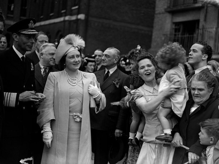 Личный враг Гитлера: тайная жизнь королевы-матери Елизаветы Боуз-Лайон