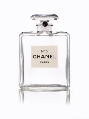 Chanel посвятили ювелирную коллекцию самому знаменитому в мире аромату. Ее звезда — колье 55,55 с огромным бриллиантом