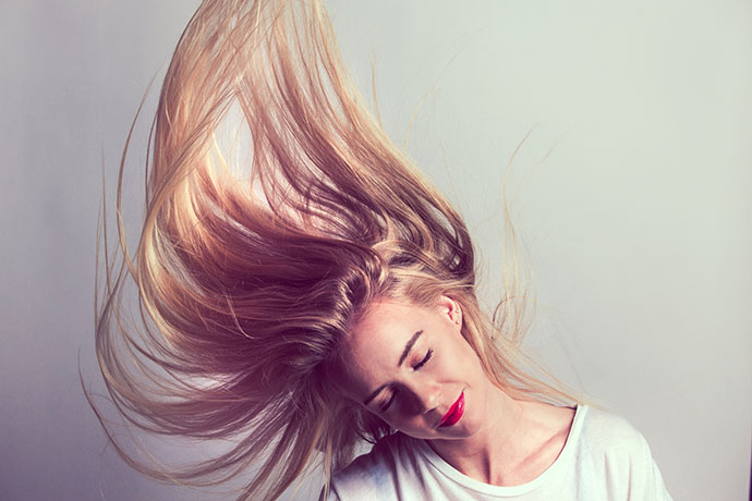 Ленты в волосах: 6 модных причесок с самым трендовым аксессуаром 🎀 | theGirl