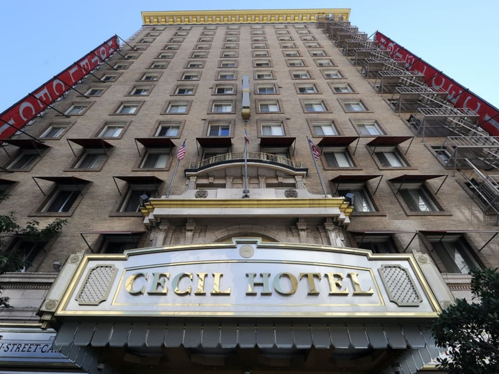 Фото №1 - Проклятый отель «Сесил»: за 100 лет в нем произошли десятки загадочных смертей — их так и не раскрыли