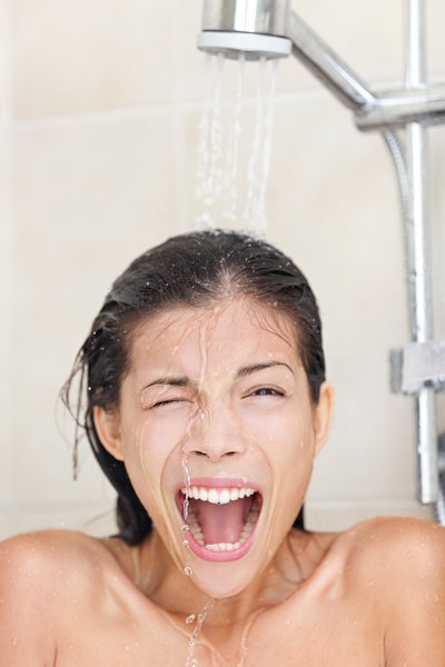 Фото №1 - Новые способы мытья волос: как обойтись без шампуня